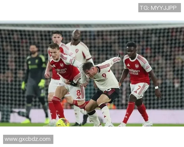 足总杯激战：那不勒斯与波尔图1比1平乌龙球引发争议判罚全场沸腾