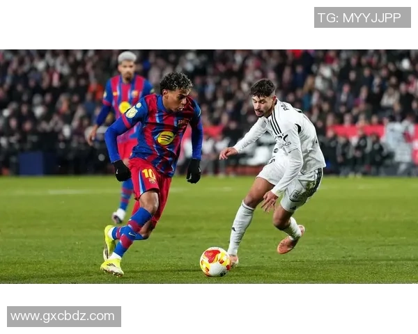 国王杯焦点战巴萨与皇马互交白卷争议判罚引发全场热议 国王杯焦点战巴萨与皇马互交白卷争议判罚引发全场热议