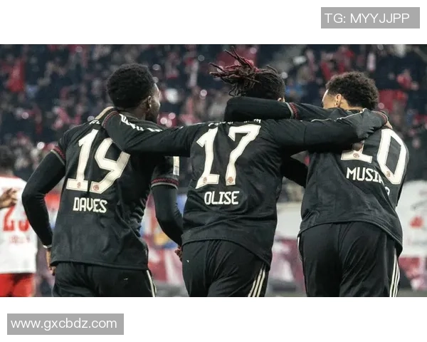 德甲激战拜仁与尤文图斯握手言和乌龙球引发争议判罚引爆全场气氛 德甲激战拜仁与尤文图斯握手言和乌龙球引发争议判罚引爆全场气氛