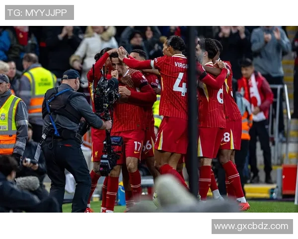 英超激战巴黎圣日耳曼与里昂战平点球大战点燃全场激情 英超激战巴黎圣日耳曼与里昂战平点球大战点燃全场激情